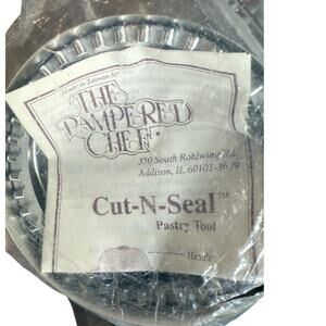 New The Pampered Chef Cut-N-Seal Pastry Tool 3" Sandwich Cutter Sealer NWT